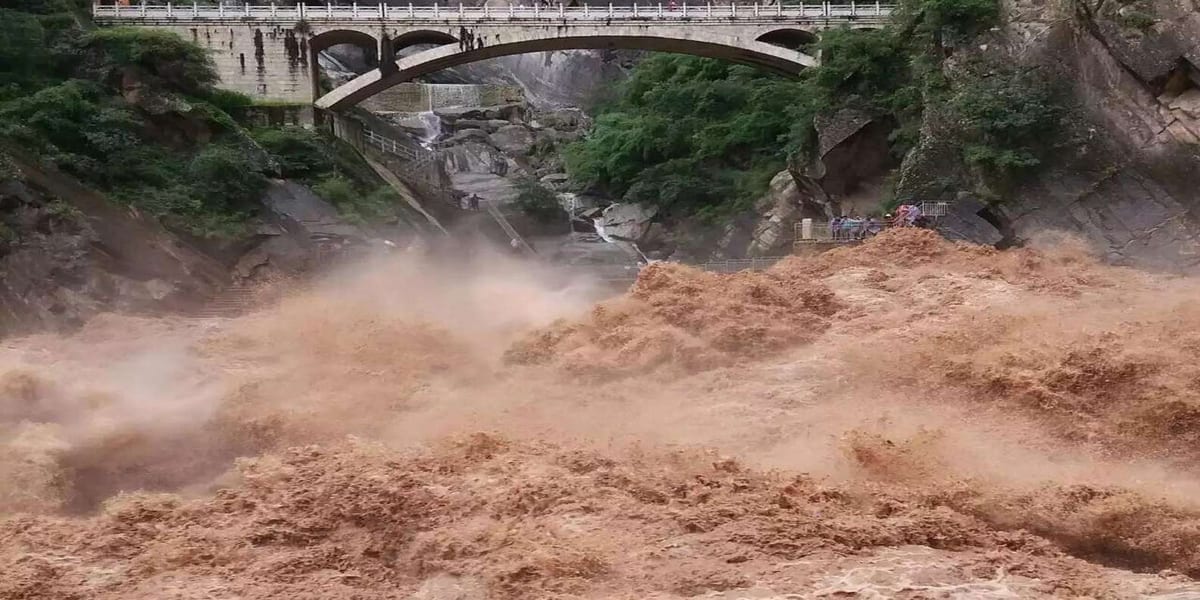 Lijiang: Tiger Leaping Gorge and Yulong Snow Mountain